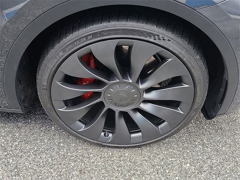 Used 2022 Tesla Model Y Performance image 8