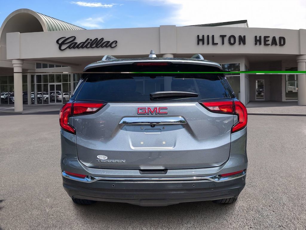 Certified 2024 Cadillac XT4 Luxury w/ Cold Weather Package FWD image 4