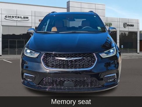 Used 2024 Chrysler Pacifica Pinnacle w/ Trailer Tow Group image 9