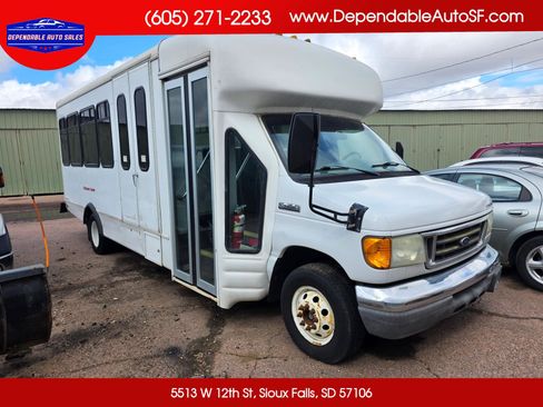 Used 2006 Ford E-450 and Econoline 450 RWD image 1