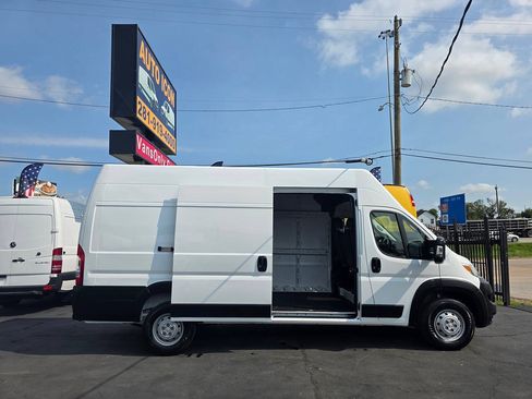 Used 2023 RAM ProMaster 3500 w/ Lane Management Group FWD image 5