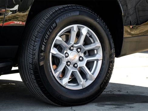 Used 2025 Chevrolet Suburban LS image 57