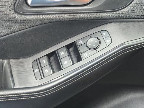 Used 2023 Nissan Rogue SV image 31