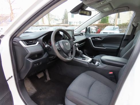 Used 2020 Toyota RAV4 XLE image 2