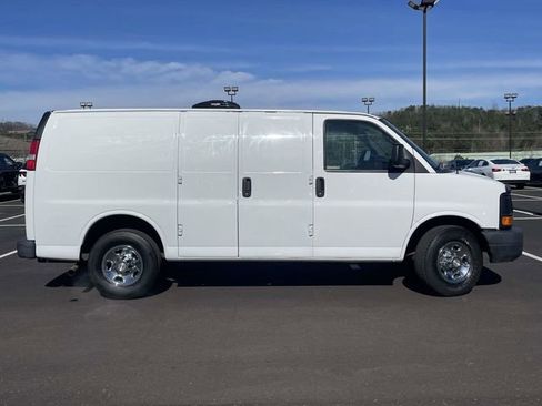 Used 2015 Chevrolet Express 2500 image 2