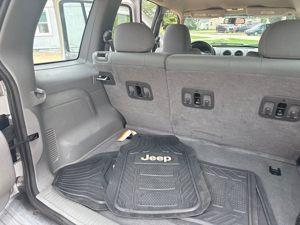 Used 2006 Jeep Liberty Sport AWD/4WD image 15