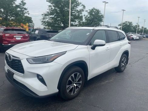 Used 2024 Toyota Highlander XLE AWD/4WD image 5