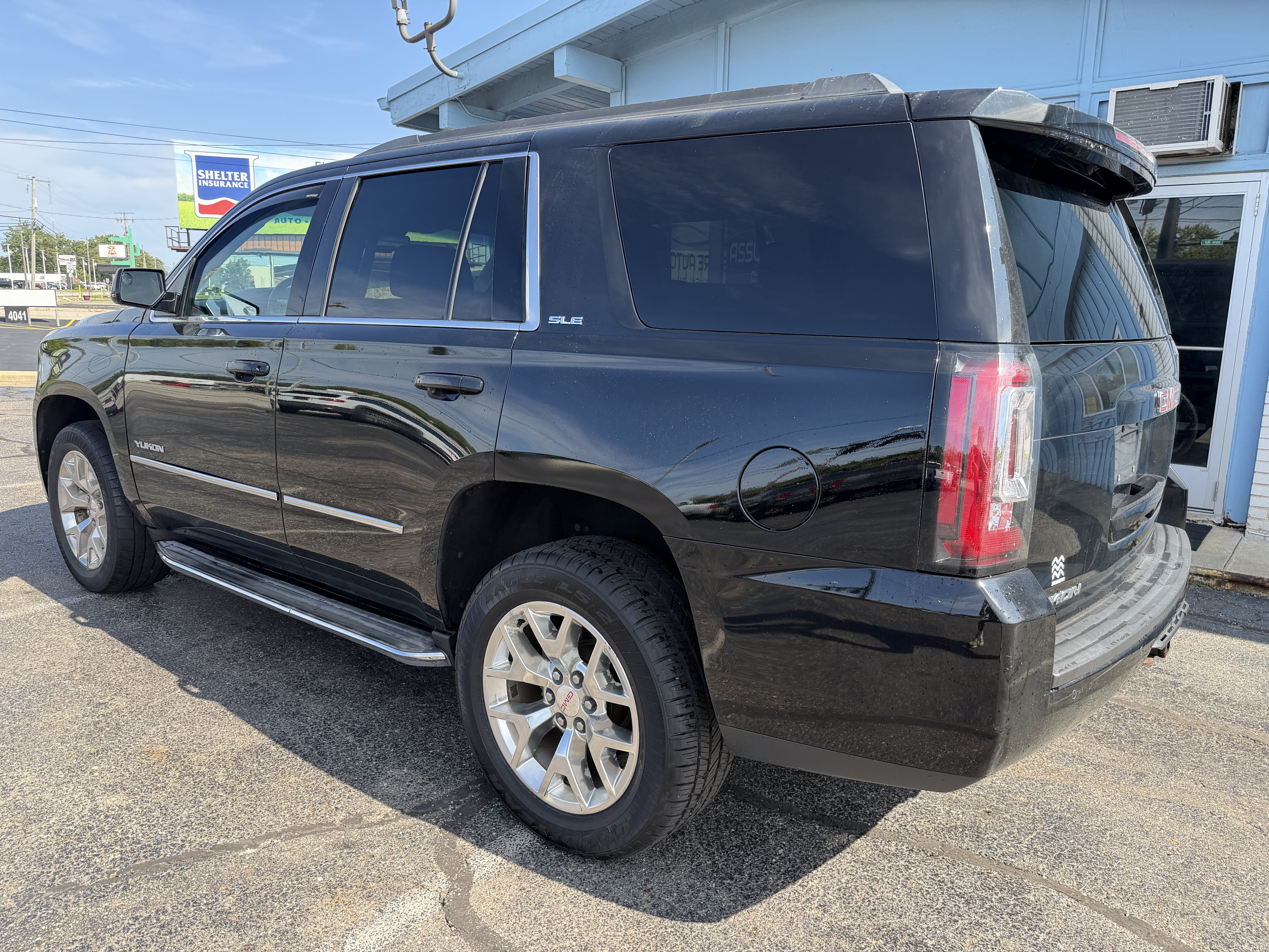 Used 2015 GMC Yukon SLE w/ Convenience Package AWD/4WD image 3