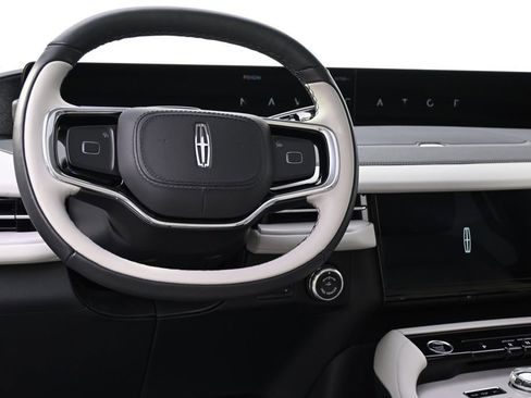 New 2026 Lincoln Navigator Reserve w/ Jet Appearance Package AWD/4WD image 12