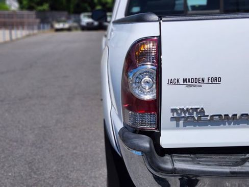 Used 2015 Toyota Tacoma 4x4 Access Cab w/ SR5 Package image 9