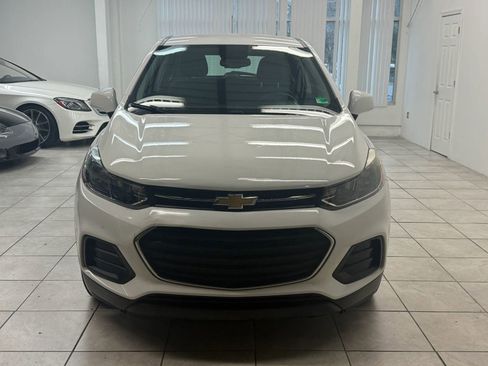 Used 2019 Chevrolet Trax LS image 2