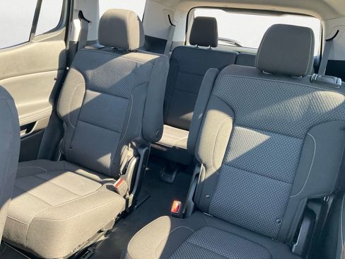 Used 2023 GMC Acadia SLE w/ Driver Convenience Package image 9