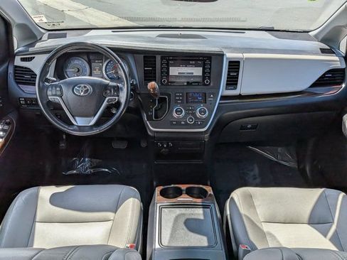 Used 2020 Toyota Sienna Limited w/ Carpet Mat Package FWD image 15