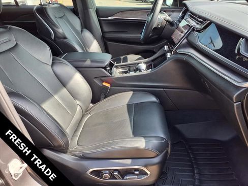 Used 2022 Jeep Grand Cherokee Overland w/ Luxury Tech Group IV image 27