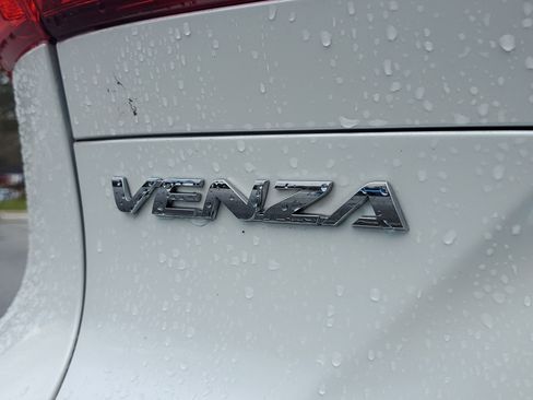 Certified 2023 Toyota Venza LE image 7