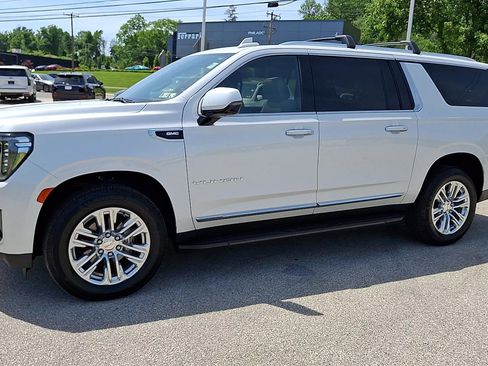 Used 2021 GMC Yukon XL SLT w/ SLT Premium Package AWD/4WD image 5