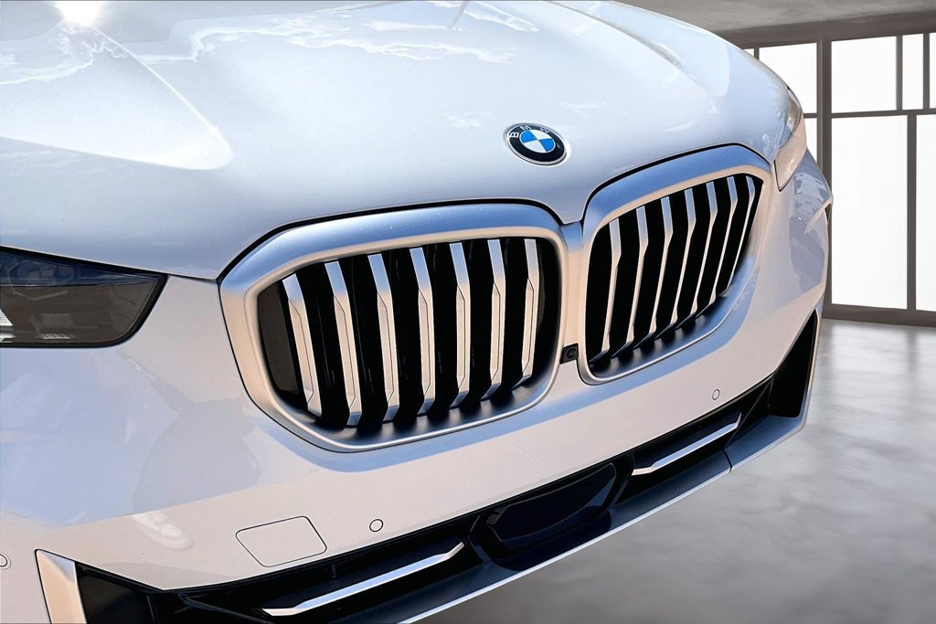 Used 2024 BMW X5 xDrive40i w/ Parking Assistance Package AWD/4WD image 28