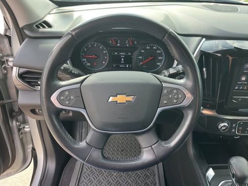 Used 2021 Chevrolet Traverse LT FWD image 14