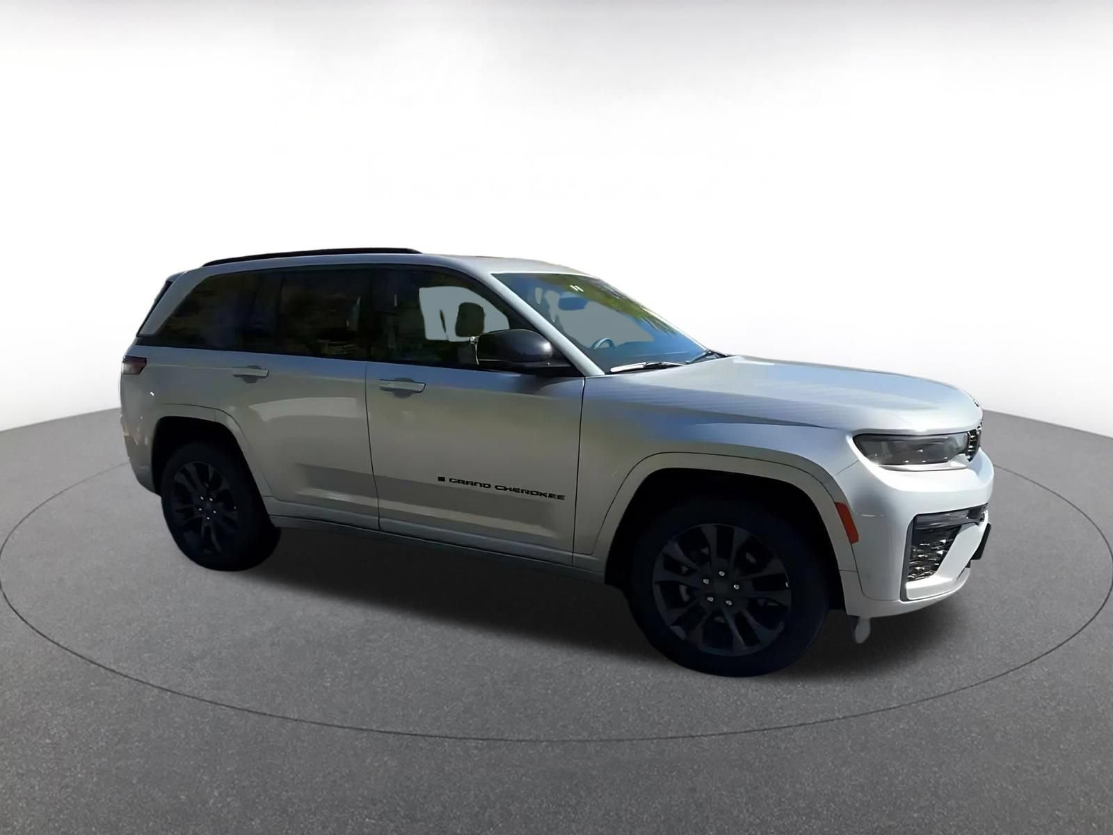 Used 2026 Jeep Grand Cherokee Limited AWD/4WD image 2