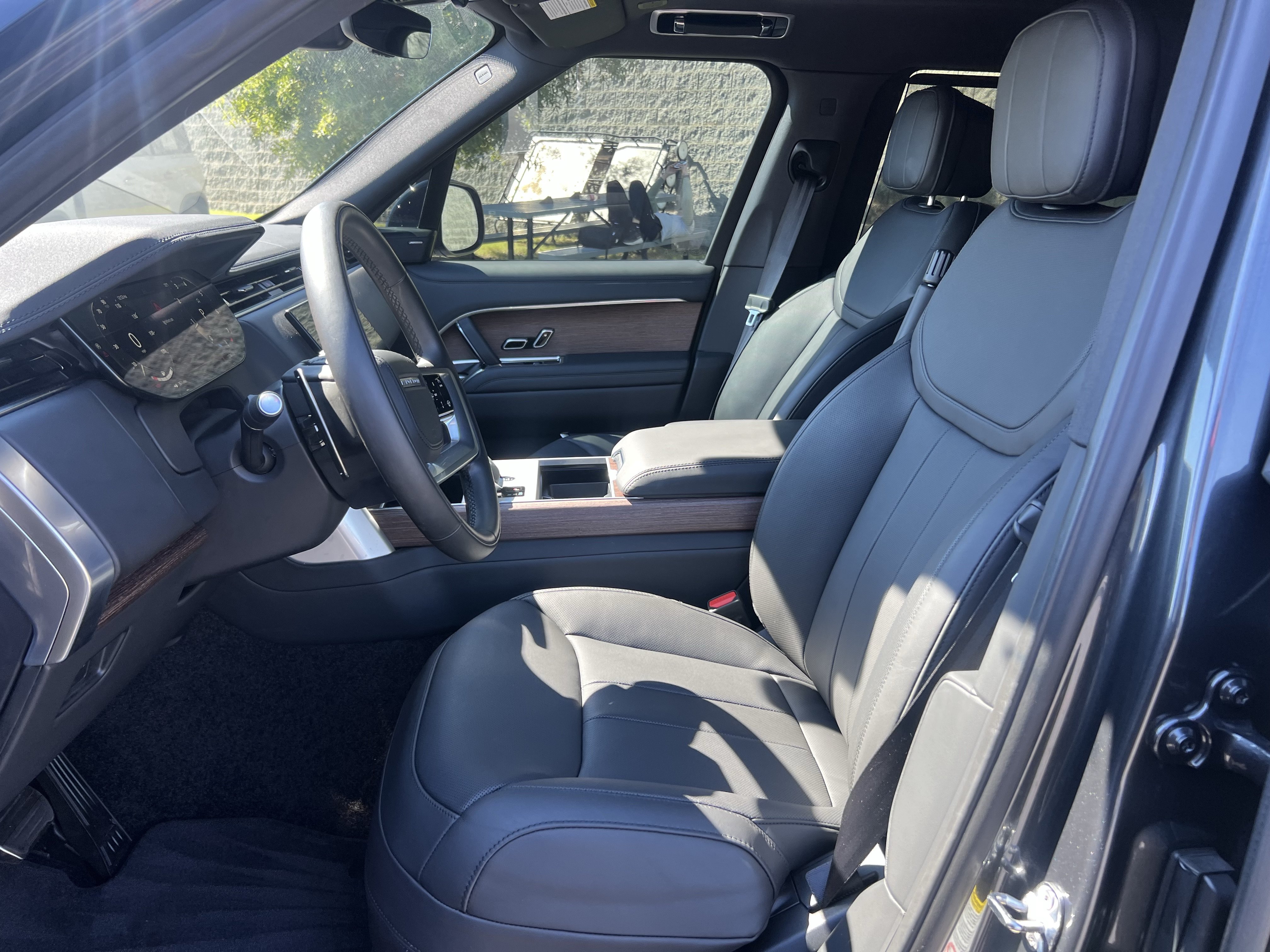 Certified 2024 Land Rover Range Rover Long Wheelbase SE AWD/4WD image 17