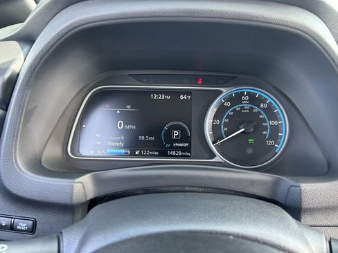 Used 2022 Nissan Leaf SV FWD image 11