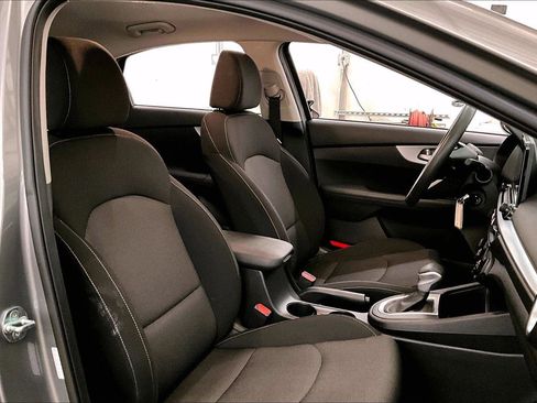 Used 2023 Kia Forte LXS w/ LXS Technology Package image 7