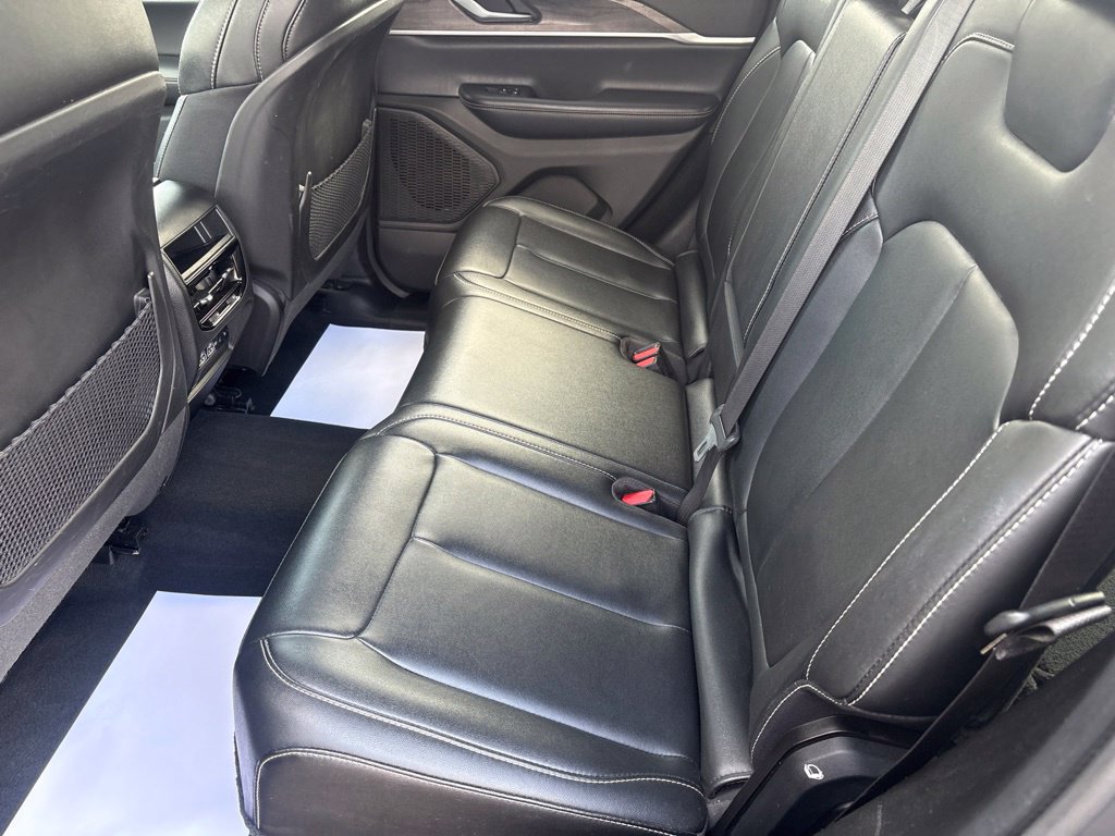 Certified 2024 Jeep Grand Cherokee Limited w/ Black Appearance Package AWD/4WD image 37