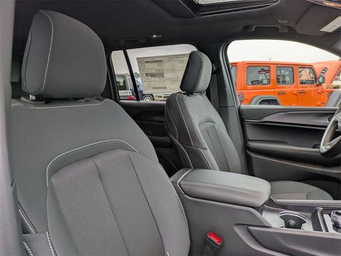 New 2025 Jeep Grand Cherokee Laredo X image 18