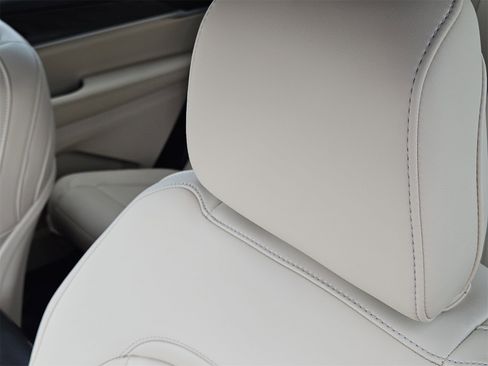 New 2025 Jeep Grand Cherokee L Limited image 15