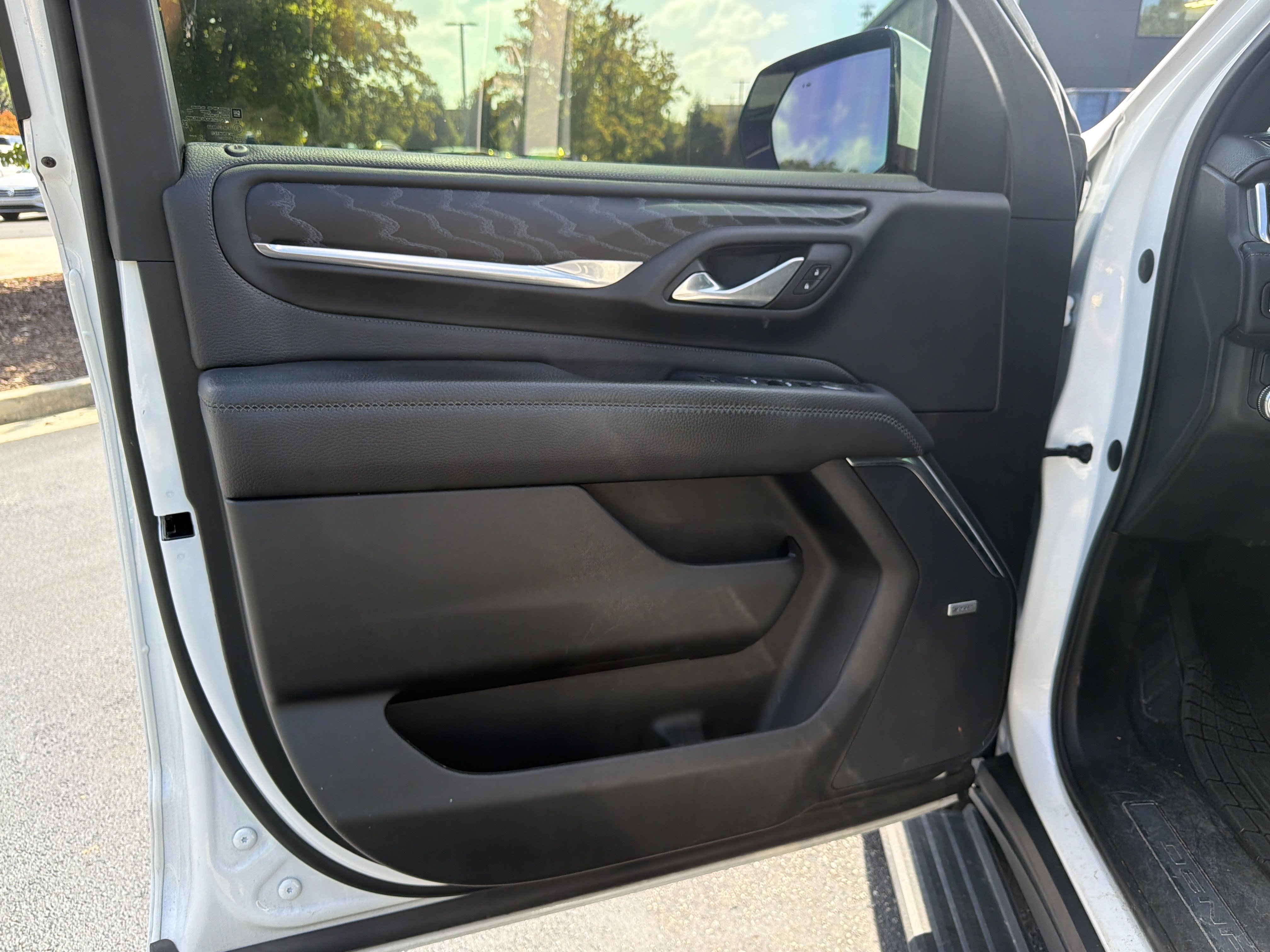 Used 2023 GMC Yukon Denali RWD image 16