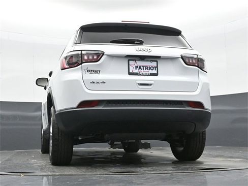 Used 2025 Jeep Compass Sport image 37