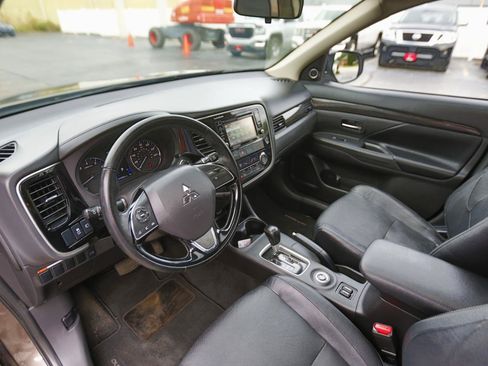 Used 2016 Mitsubishi Outlander SEL AWD/4WD image 4