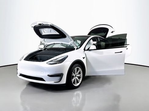 Used 2021 Tesla Model Y Long Range AWD/4WD image 8