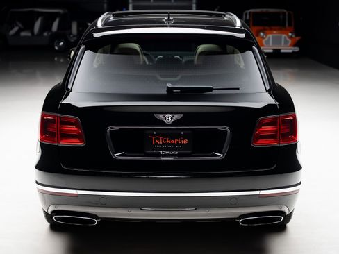 Used 2018 Bentley Bentayga AWD/4WD image 25