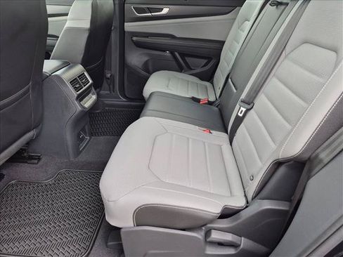 Used 2025 Volkswagen Atlas Cross Sport SEL R-Line AWD/4WD image 19