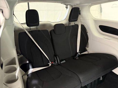Used 2023 Chrysler Voyager LX image 26