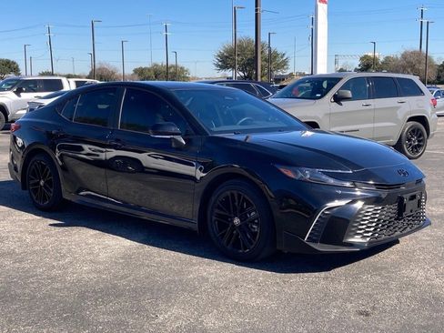 Certified 2025 Toyota Camry SE image 3