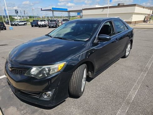Used 2013 Toyota Camry SE FWD image 3