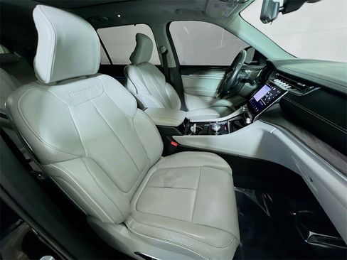 Used 2021 Jeep Grand Cherokee L Overland w/ Advanced Protech Group III image 27