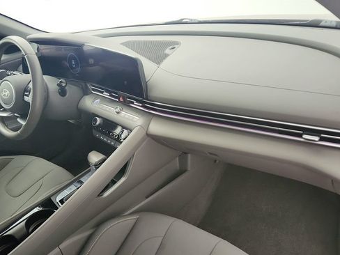 Used 2025 Hyundai Elantra SEL FWD image 29