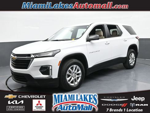 Used 2023 Chevrolet Traverse LS image 1