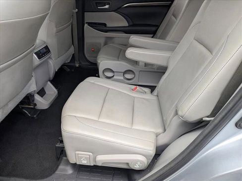 Used 2016 Toyota Highlander Limited w/ Driver Technology Package AWD/4WD image 15