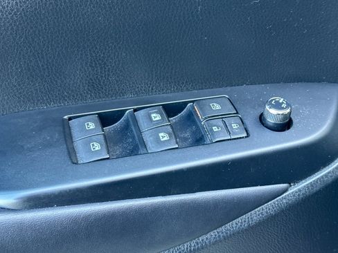 Used 2019 Toyota Highlander XLE w/ Carpet Mat Package (TMS) AWD/4WD image 14
