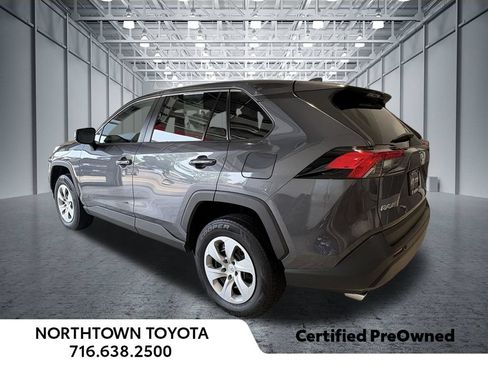 Used 2022 Toyota RAV4 LE w/ Carpet Mat Package (TMS) AWD/4WD image 4