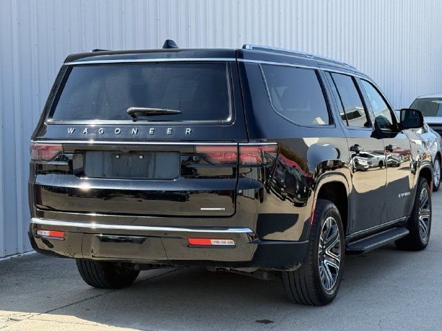 Used 2024 Jeep Wagoneer L Series II w/ Flexible Seating Group RWD image 4