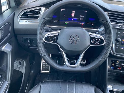 Certified 2022 Volkswagen Tiguan SE R-Line image 7