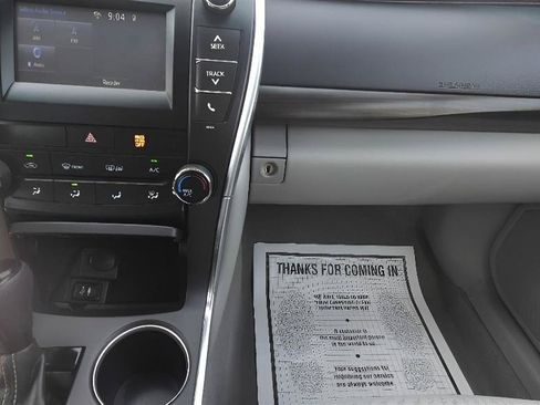 Used 2016 Toyota Camry LE FWD image 12