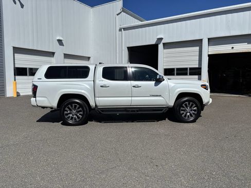 Used 2023 Toyota Tacoma Limited AWD/4WD image 8