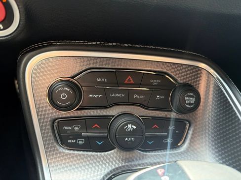 Used 2018 Dodge Challenger SRT Hellcat RWD image 19