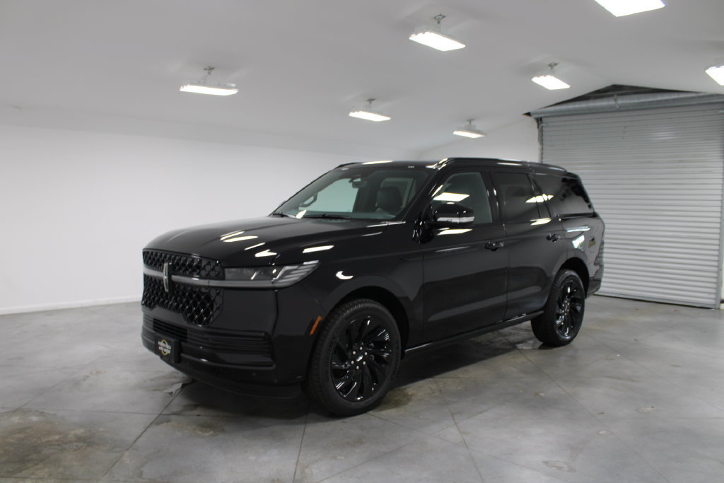 New 2027 Lincoln Navigator Reserve w/ Jet Appearance Package AWD/4WD image 3